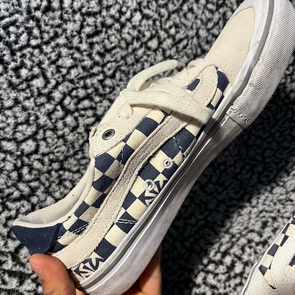 Vans - Picture 3 of 6